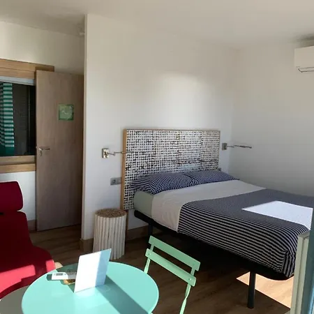 לינה וארוחת בוקר Casa Mimi סיטגס